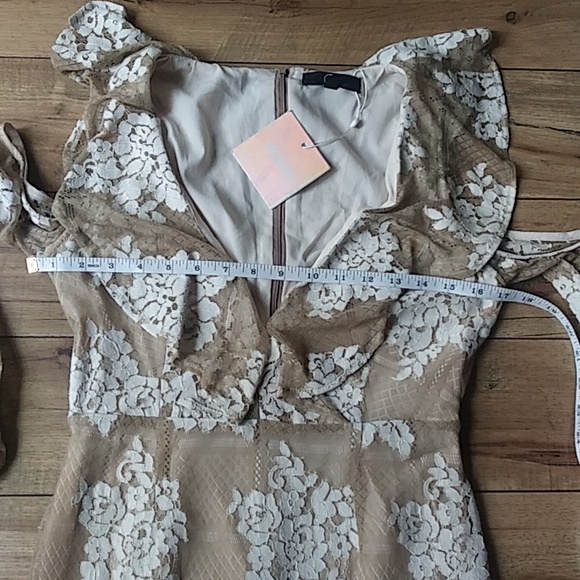 NWT Missguided Ruffle Floral Lace Mini Dress. Size 6 - Picture 11 of 17